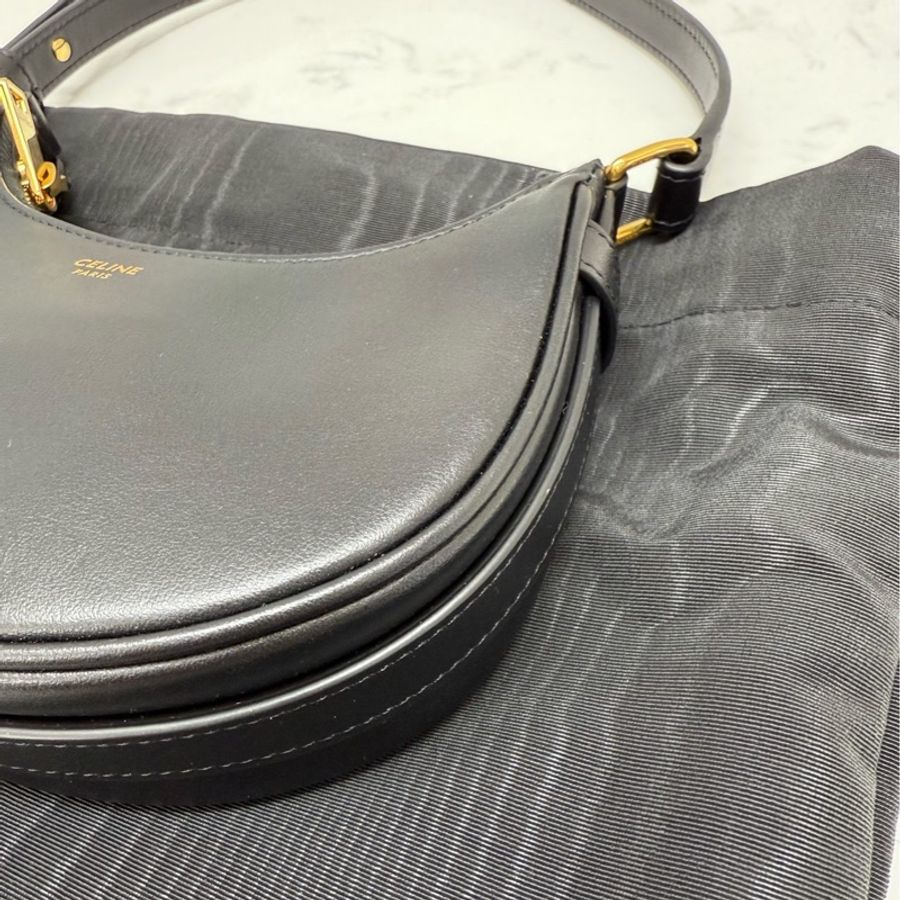 99 新Celine 賽琳 凱旋門 mini 腋下包 月牙包 黑色 尺寸:16x11-4