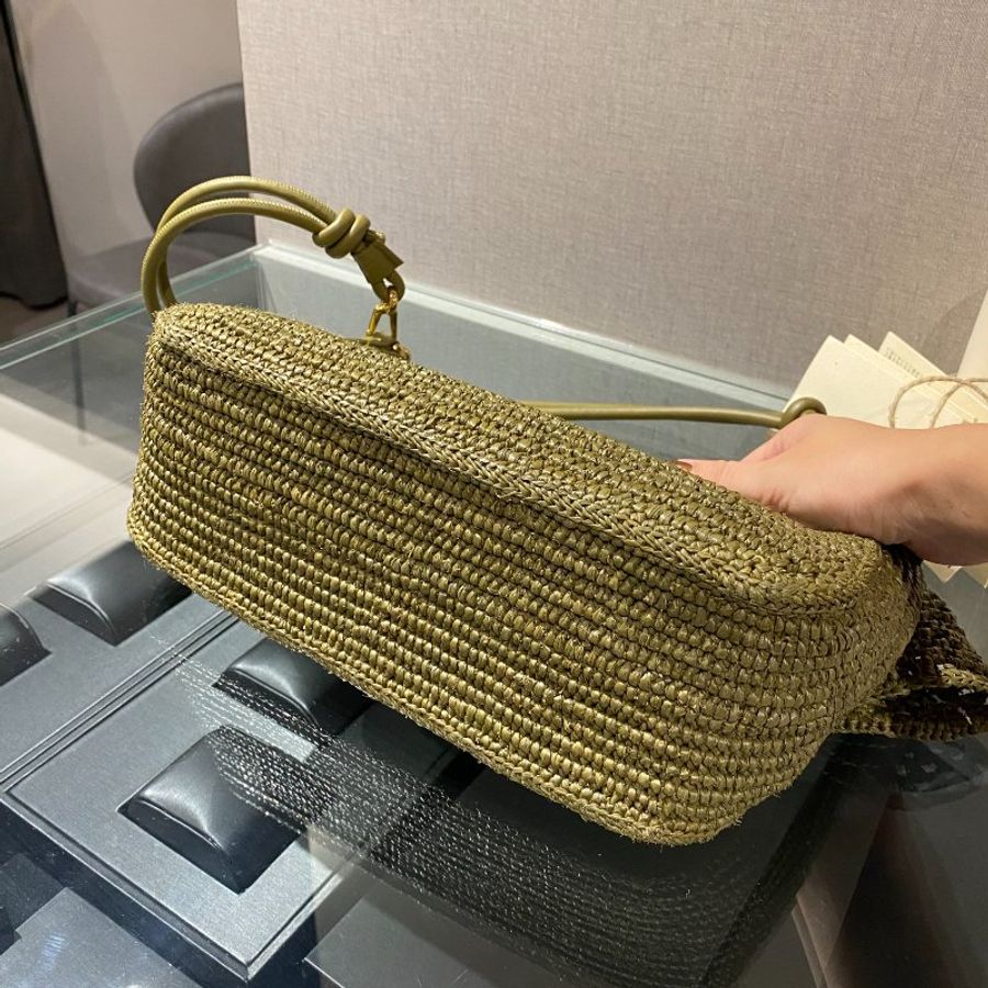 LOEWE x Paula's Ibiza 限量系列 Ola 中款酒椰纖維波浪鏈條包(限定酪梨綠)-2