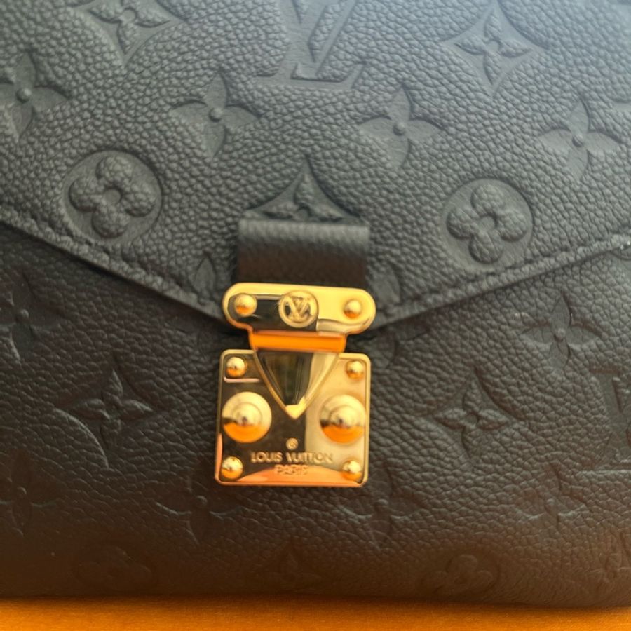 LV Pochette Métis-9