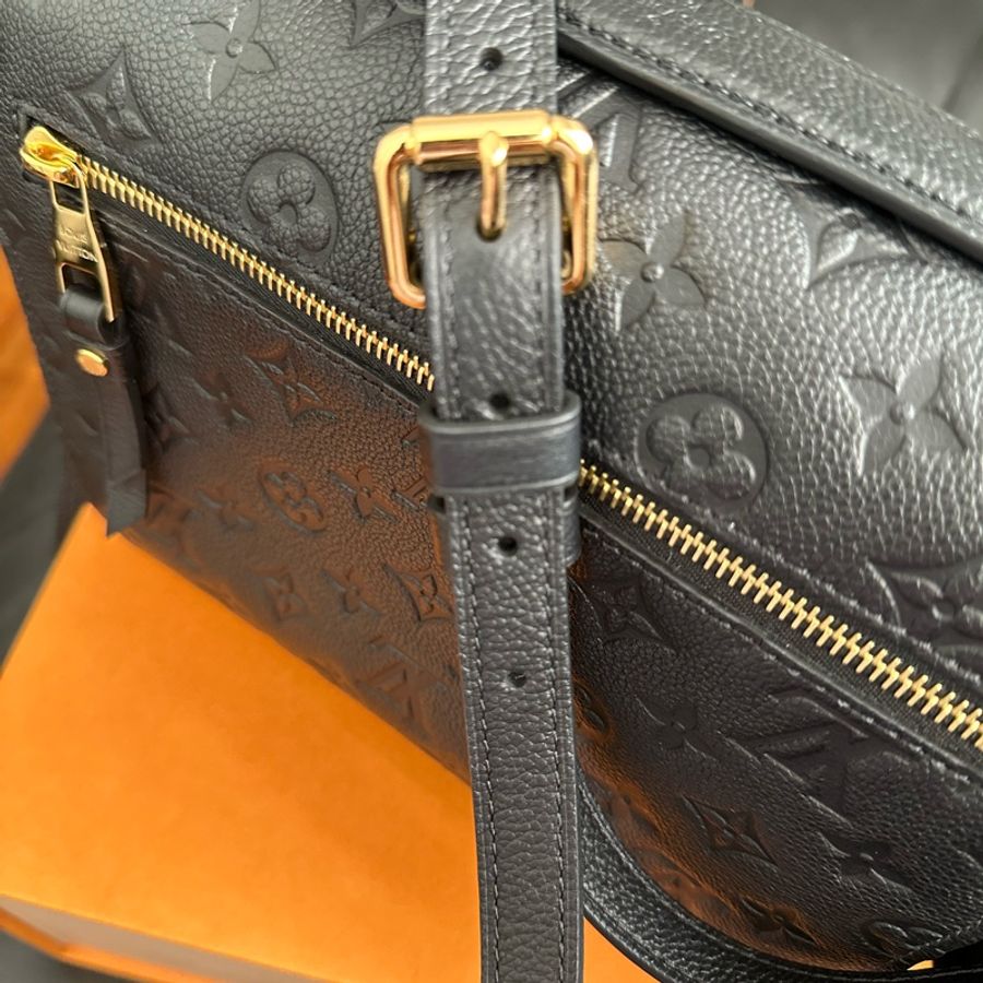 LV Pochette Métis-12