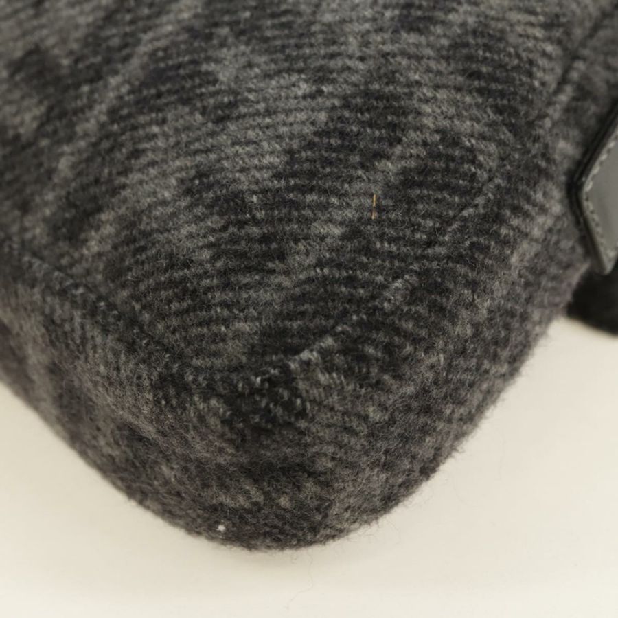 【日本直送】FENDI Zucca 帆布 Mamma Baguette 肩背包 羊毛 灰色 銀色 正品 yk20376SAV-17