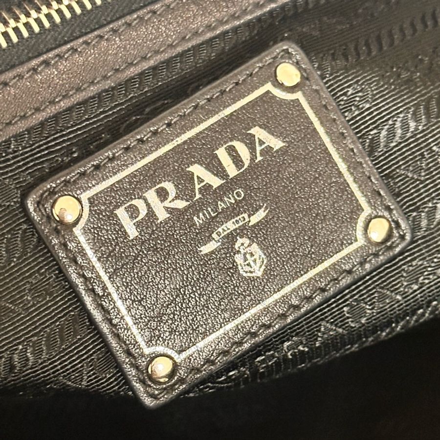 狀態超好‼️Prada羊皮黑銀托特包 垃圾袋包 上班包 通勤包 機場包 旅行包 育兒外出包 垃圾袋✨超時尚超好看!!!!-2