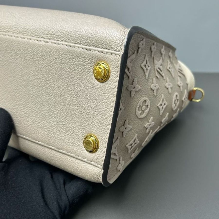 LV On My Side 中號 粒面牛皮 拼接米白色皮革 30.5 *14 *24.5 cm 9新 配件肩帶 塵袋-4