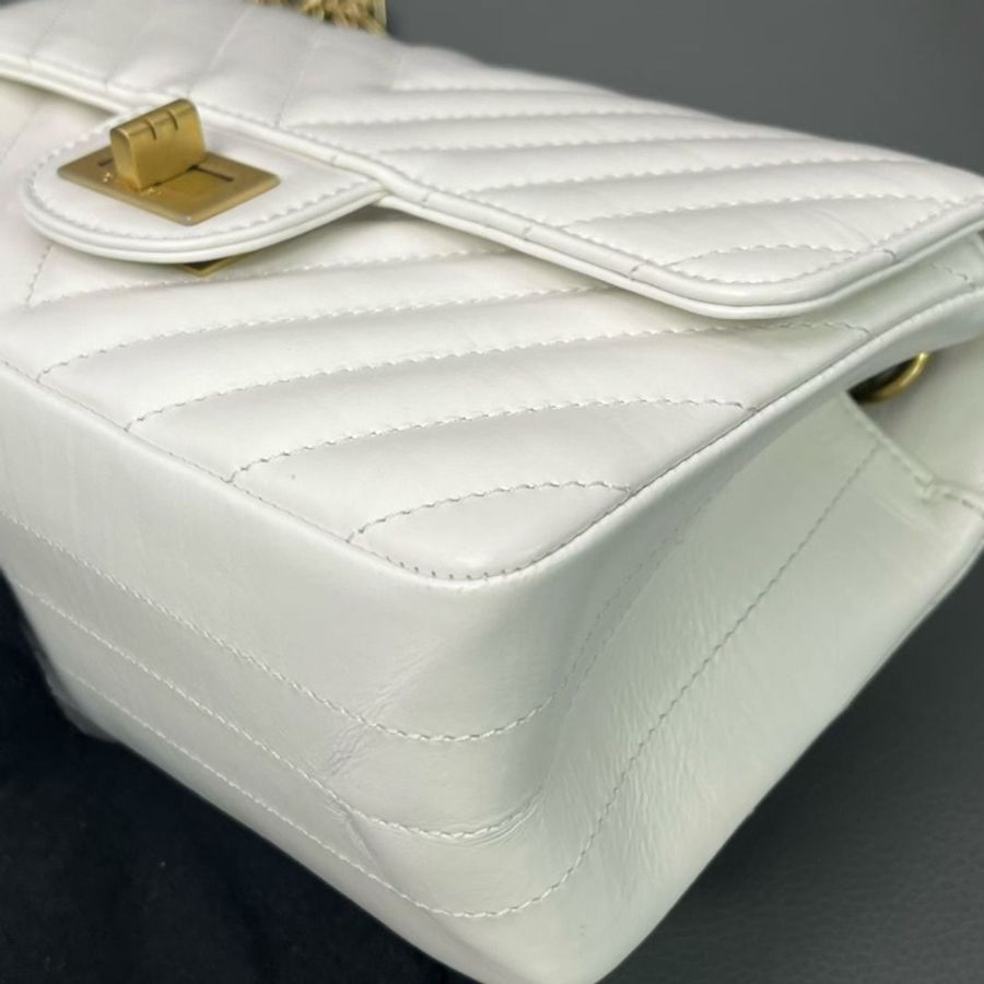 Chanel 2.55鏈條包 白金V紋 芯片款 鏈條肩帶 20*8*13cm 95新 配件塵袋-5