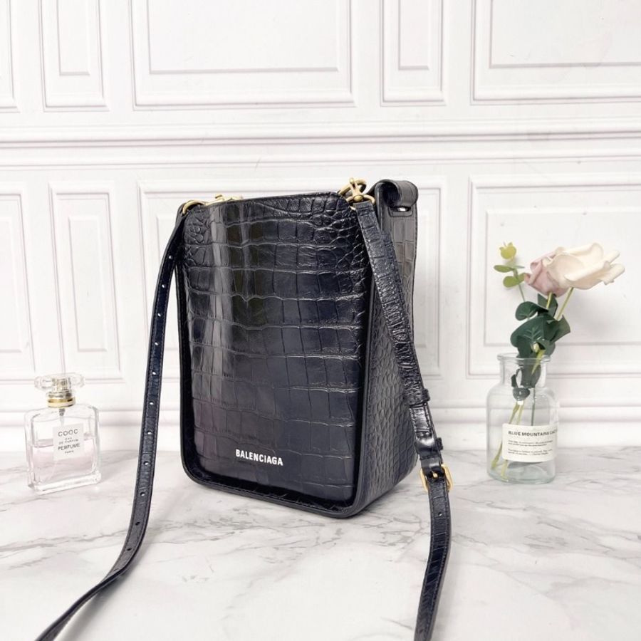 Balenciaga 黑色鱷魚皮壓紋 tool tote 水桶包 17*9*23 9新 配件塵袋 肩帶 子母袋-6