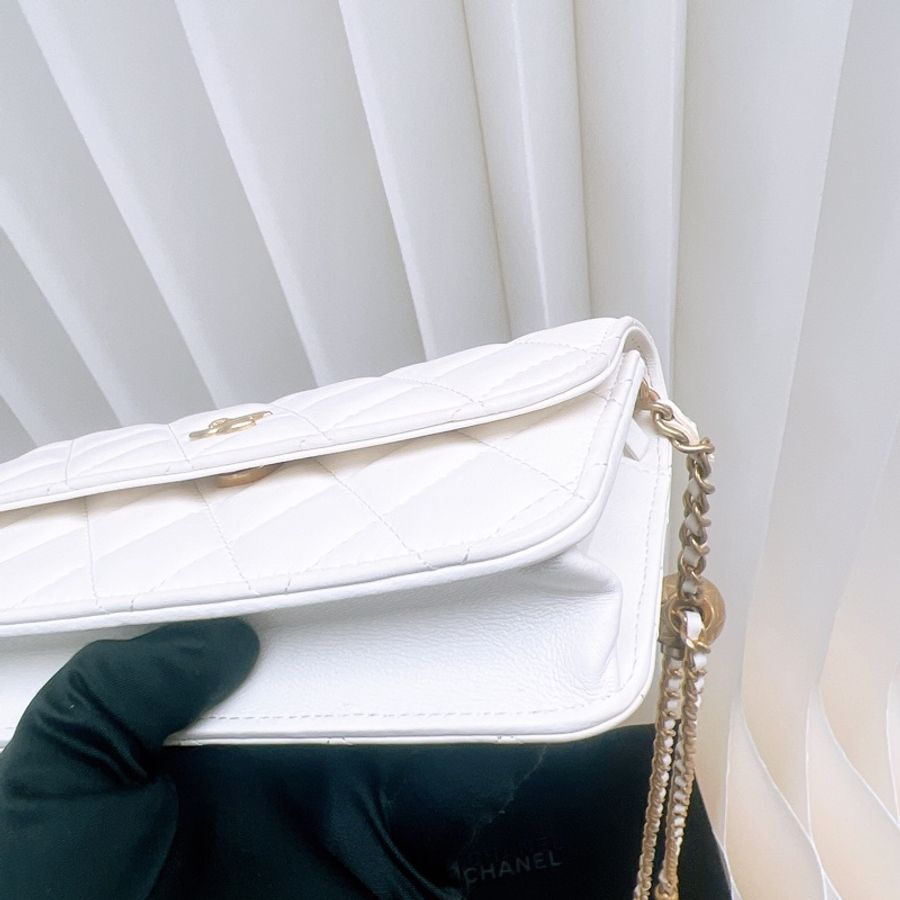 Chanel mini woc 白色金球鏈條包-3