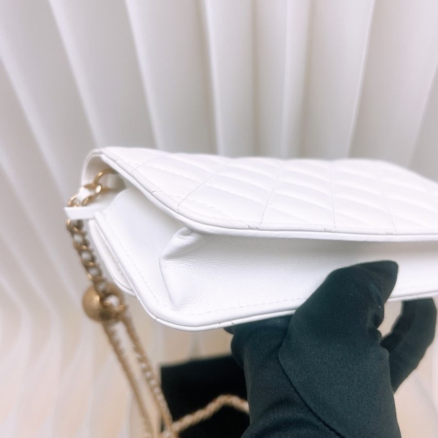 Chanel mini woc 白色金球鏈條包-8