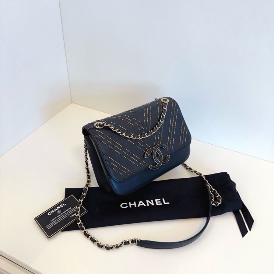 💎Chanel香奈兒｜黑金古巴大雙C郵差包特別款｜金絲線V紋 黃金尺寸｜98新-3