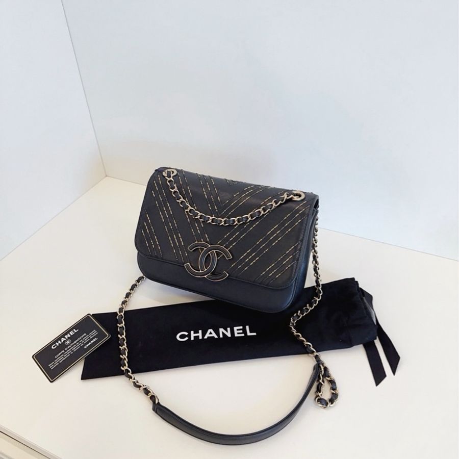 💎Chanel香奈兒｜黑金古巴大雙C郵差包特別款｜金絲線V紋 黃金尺寸｜98新-4