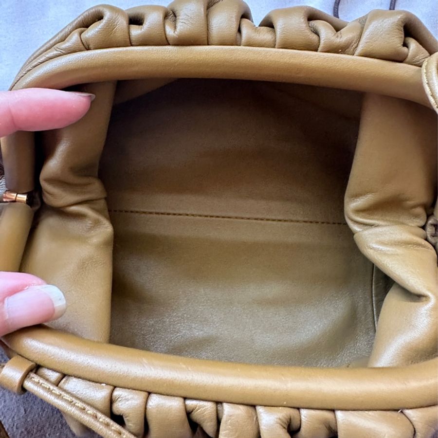 Bottega Veneta 巴黎世家The Pouch 雲朵包｜莫蘭迪橄欖綠-5