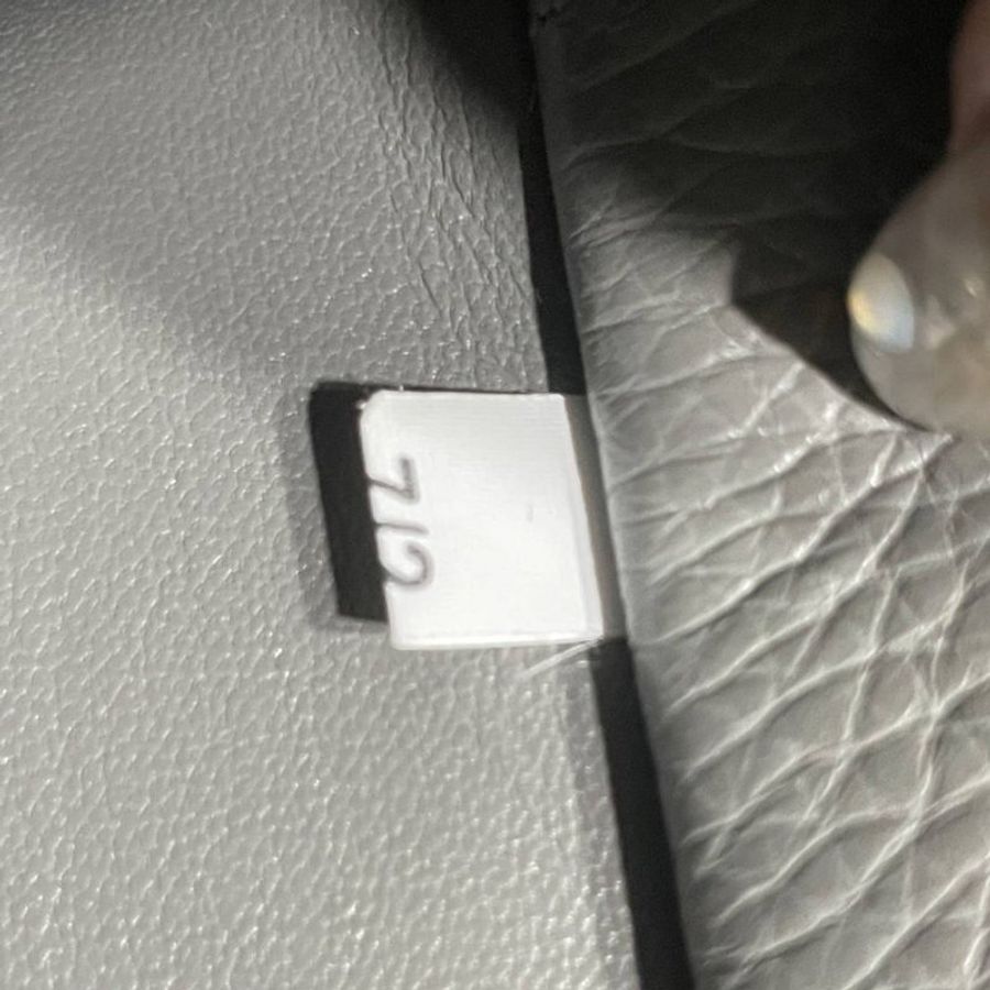 正品prada 皮革灰色菜籃包(中款)-14