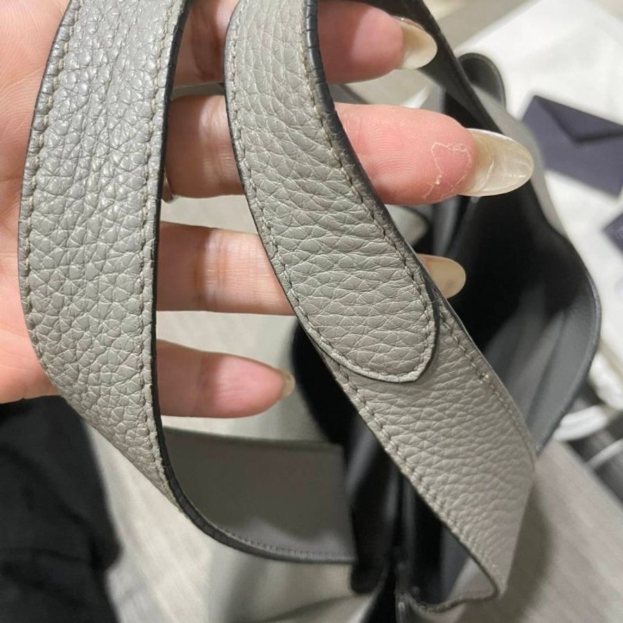 正品prada 皮革灰色菜籃包(中款)-15