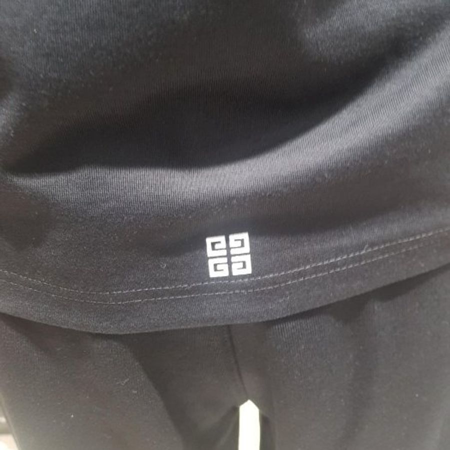 💎Han's house精品服飾💎GIVENCHY 紀梵希 雙面 Logo 短 T 黑 現貨 青年款= 男成人 XS S-4