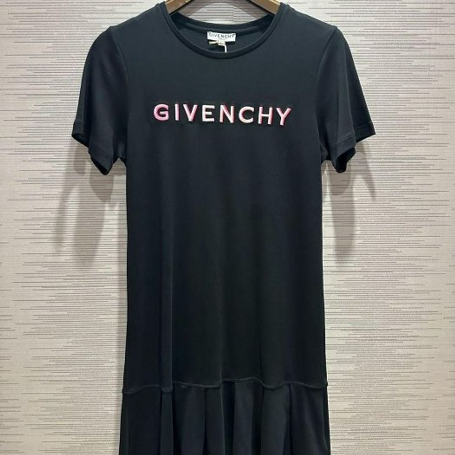 💎Han's house精品服飾💎 GIVENCHY 紀梵希 短 T 連身裙 洋裝 現貨 青年款=女成人 S~ M-4