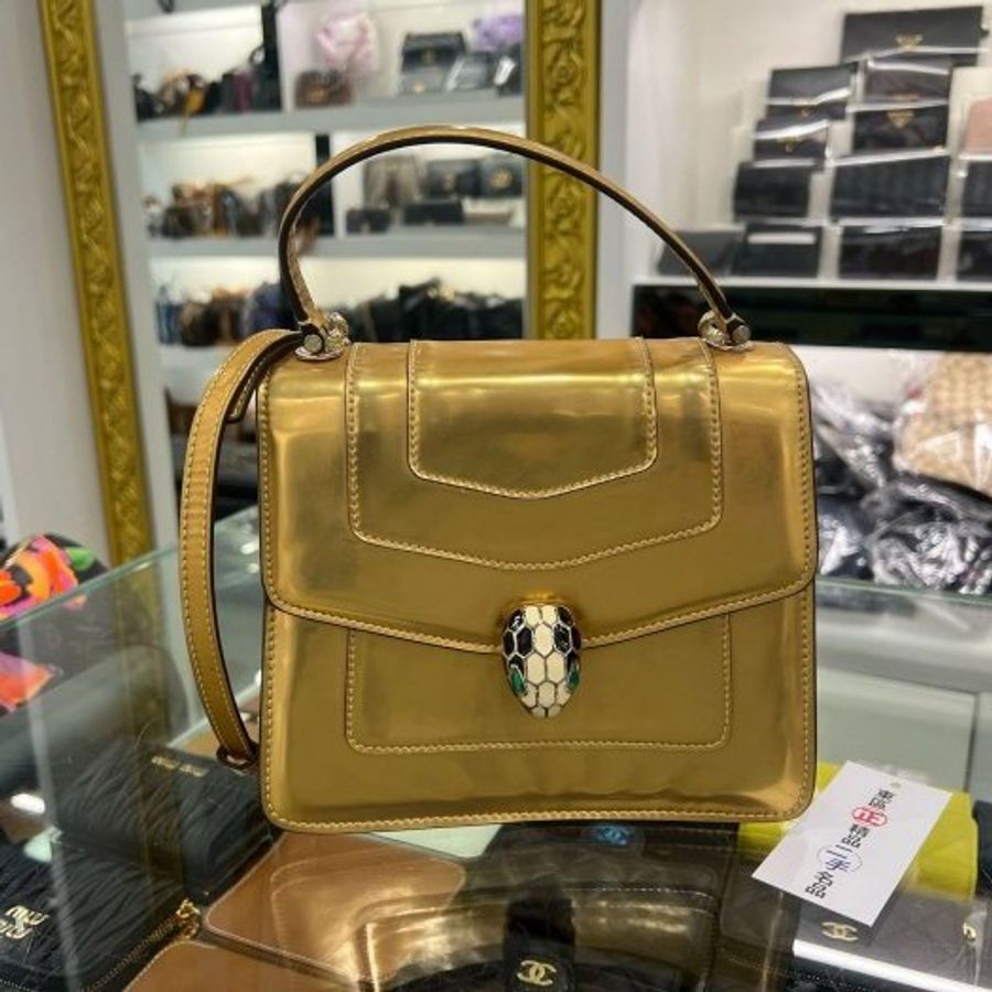 東區正精品㊣BVLGARI 寶格麗金色亮面翻蓋蛇頭金鍊三層兩用包手提包斜背包 RZ6481-0