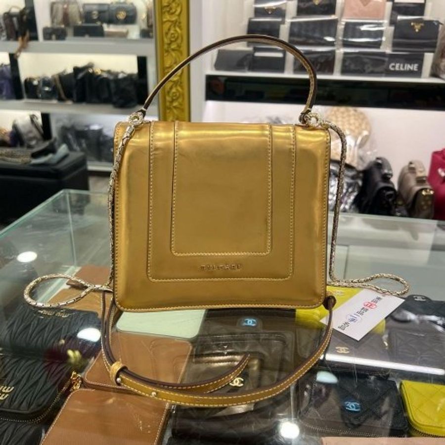 東區正精品㊣BVLGARI 寶格麗金色亮面翻蓋蛇頭金鍊三層兩用包手提包斜背包 RZ6481-3