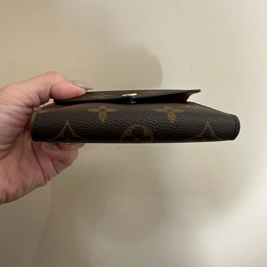 LV 原花金釦內紫紅色Victorine6卡三折短夾M41938-4