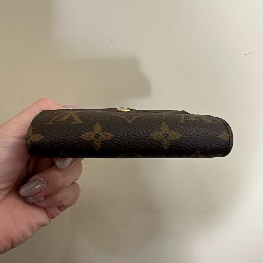 LV 原花金釦內紫紅色Victorine6卡三折短夾M41938-5