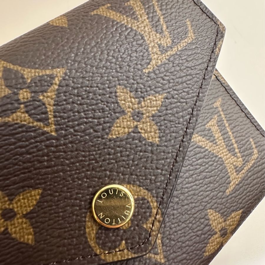 LV 原花金釦內紫紅色Victorine6卡三折短夾M41938-7
