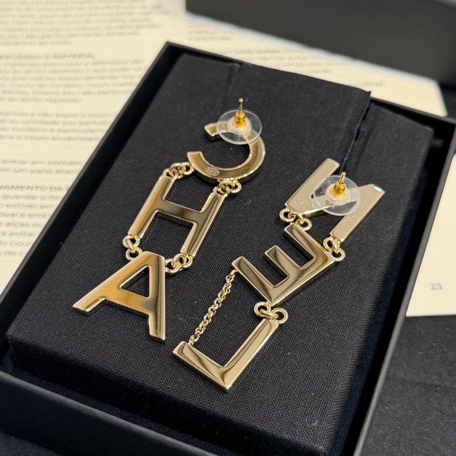 CHANEL淡金立體字母耳環-5