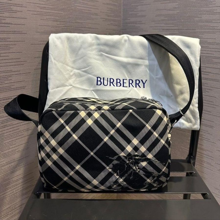 💎Han's house精品服飾💎BURBERRY Paddy 格紋 刺繡戰馬 相機包 原價36900-0