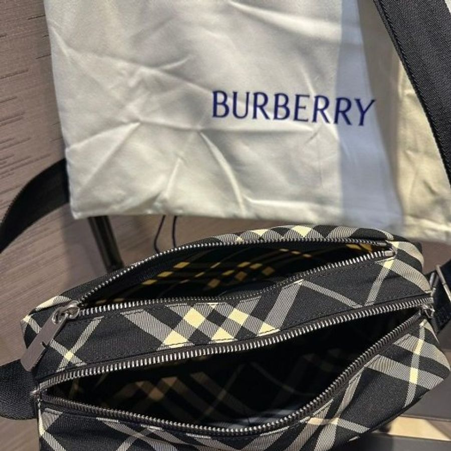 💎Han's house精品服飾💎BURBERRY Paddy 格紋 刺繡戰馬 相機包 原價36900-2