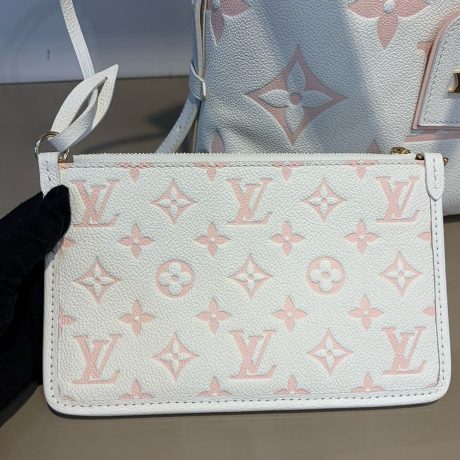 LV 奶油白拼櫻花粉牛皮壓紋CarryAll PM肩斜背包M24141-8