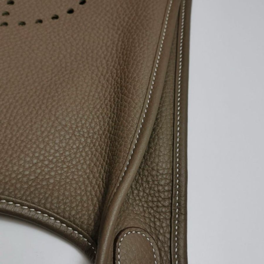 Hermes Evelyne29鏤空肩背包Clemence(TC)牛皮金扣18etoupe大象灰Y刻-17