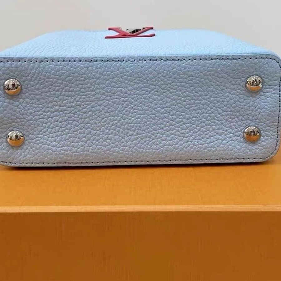 LV Capucines mini馬卡龍藍拼白色 寬肩帶 20*13.5*8 99新配件塵袋-3