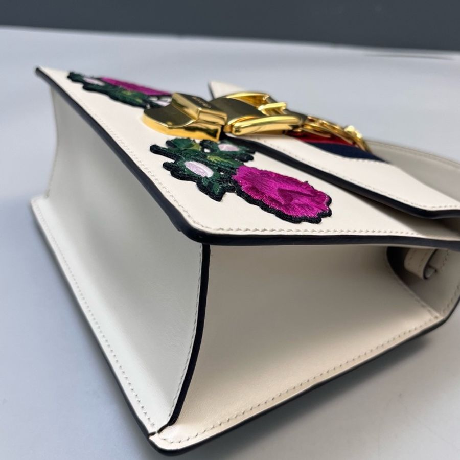 GUCCI塞爾維亞白色花卉刺繡box牛皮小號-3