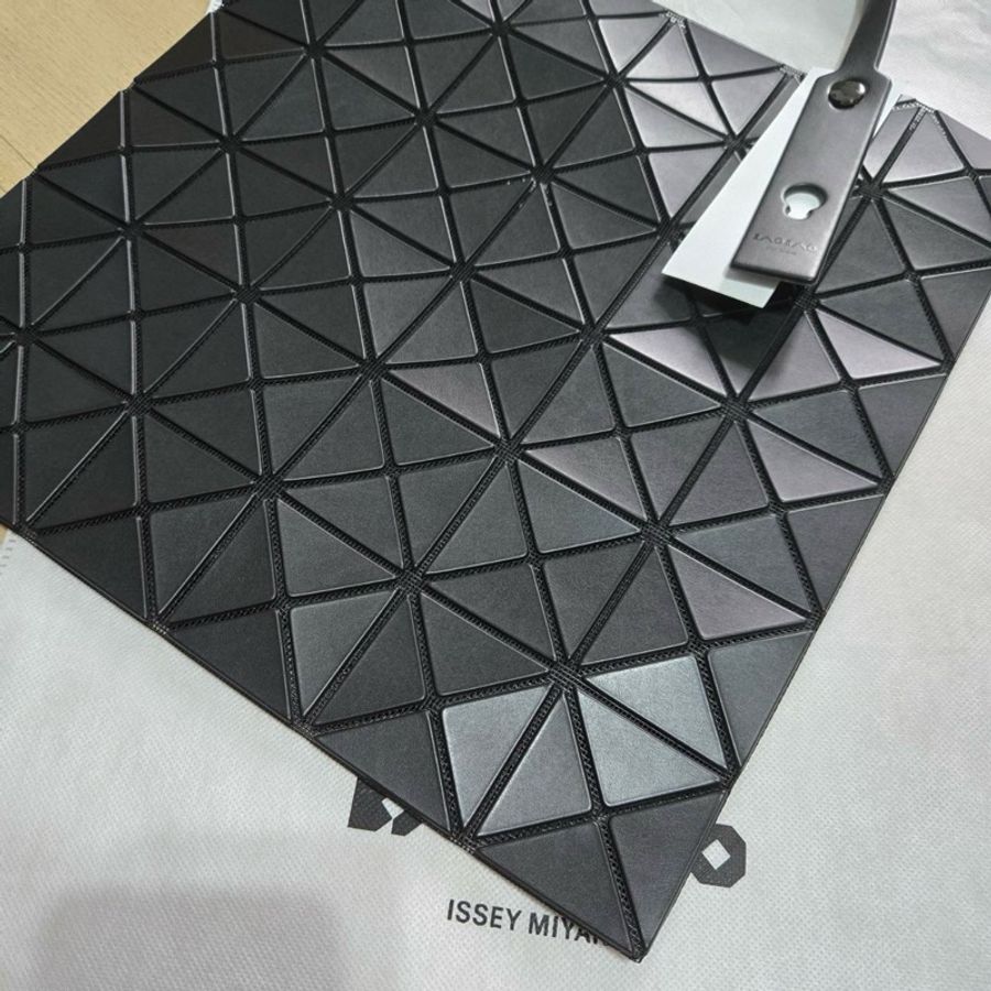 Issey Miyake 三宅一生 BaoBao 基本款 霧黑色 6x6 肩背 手提包-2