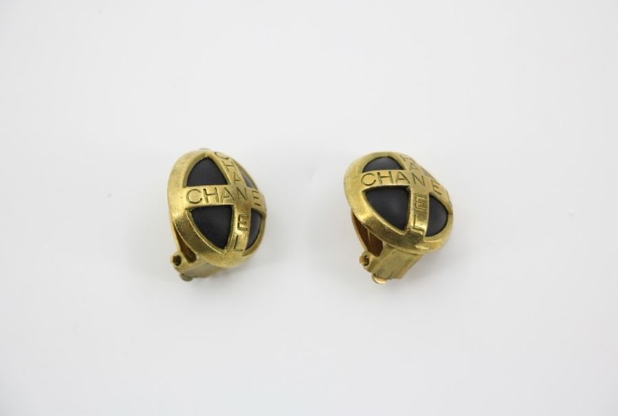 Chanel Vintage 94A 鍍金樹脂金黑色十字耳環-1