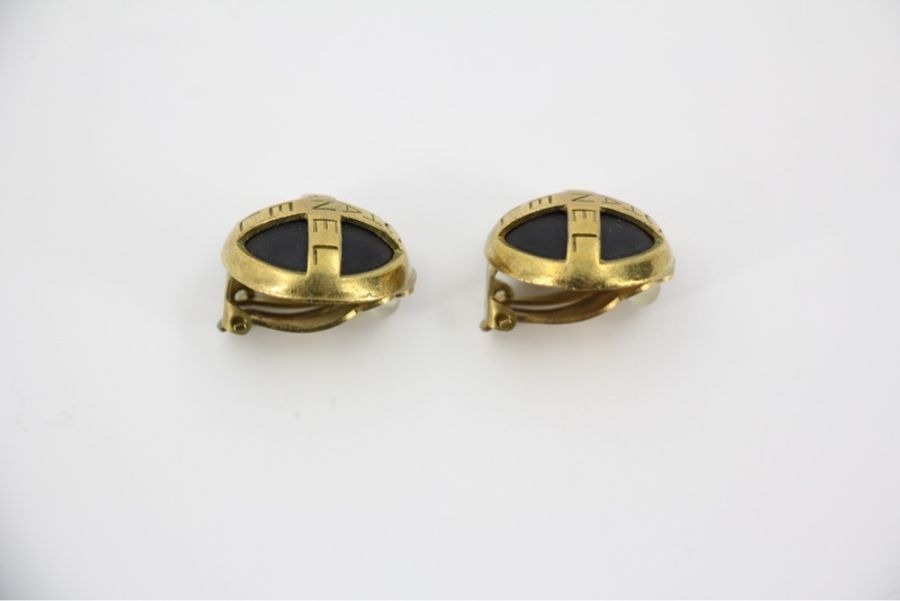 Chanel Vintage 94A 鍍金樹脂金黑色十字耳環-2