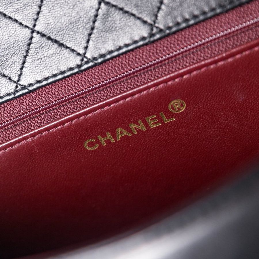C001 Chanel 梯形黑金翻蓋腋下包-16