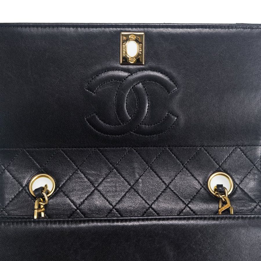 C001 Chanel 梯形黑金翻蓋腋下包-24