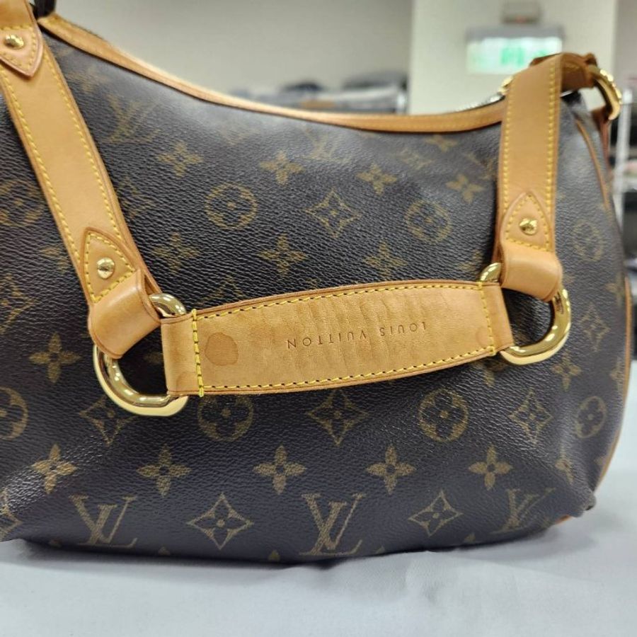J011 LV 金豆老花腋下包-3