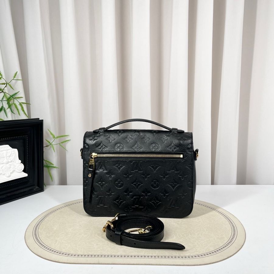 LV路易威登 壓紋郵差包單肩斜挎手提包 Monogram-1