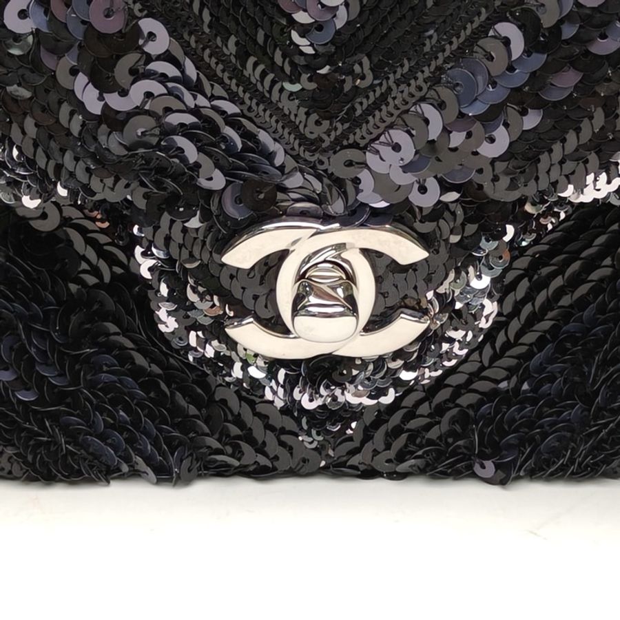 CHANEL CF口蓋包大Mini黑色22開銀扣V紋滿亮片限量款肩背包-4