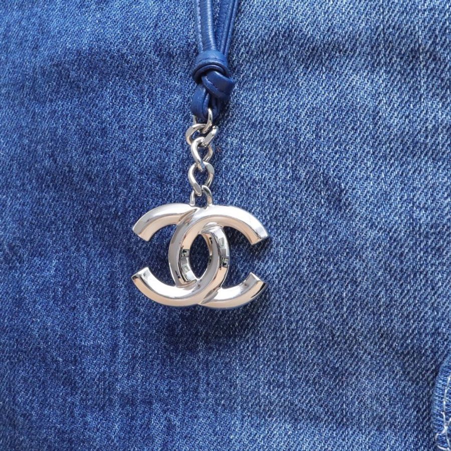 CHANEL 26開銀扣漸變丹寧牛仔托特包肩背包-4