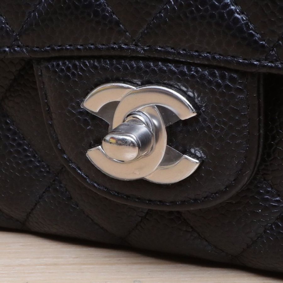 CHANEL CF口蓋包中號黑色荔枝牛皮28開銀扣肩背包-4