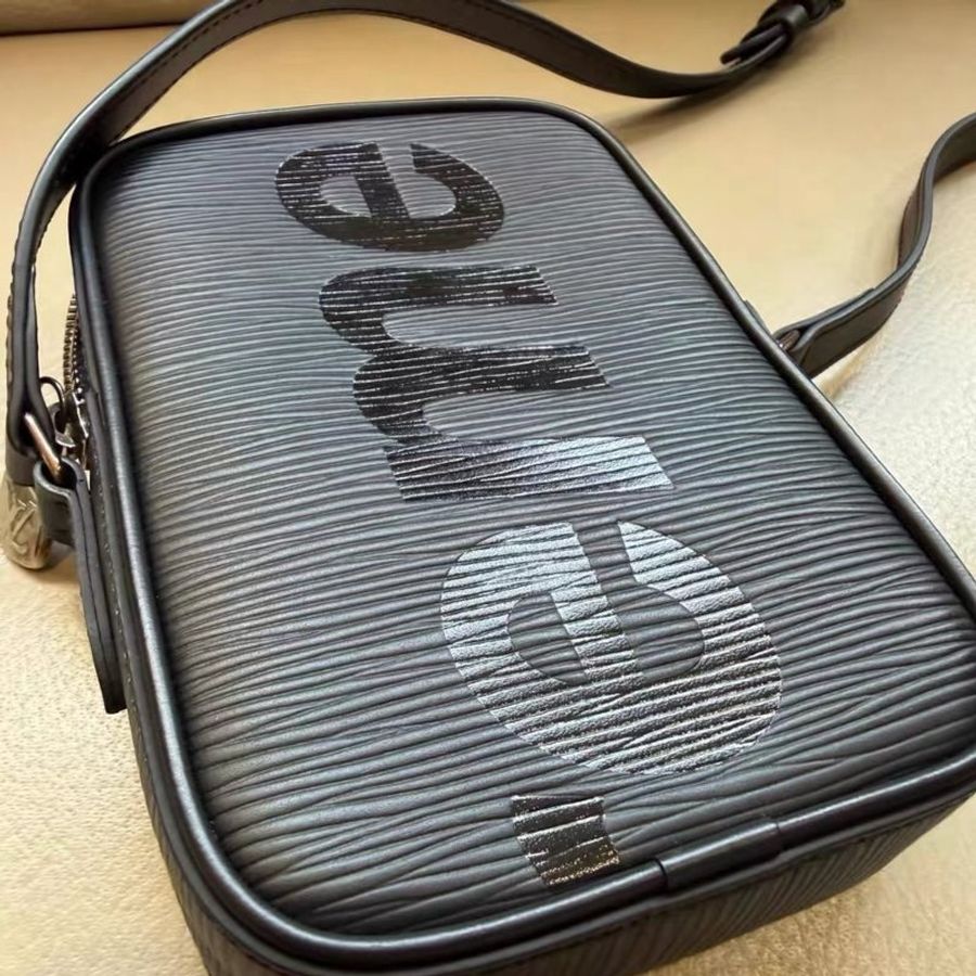 LV*Supreme 17年聯名水波紋 小號相機包11.5*17*4.5cm 98新配件塵袋-3