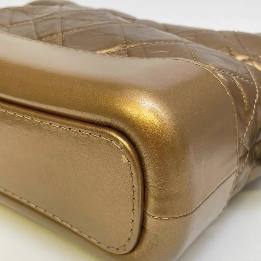 CHANEL 小號流浪 金色包身 金屬光澤皮革+經典菱格紋 20*16*8 98新配件保卡 塵袋-3