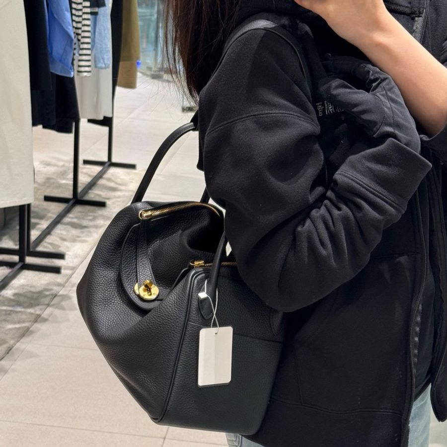✨愛馬仕HERMES Lindy30手提包單肩包 黑色TC皮金扣Y刻 五金膜在-8