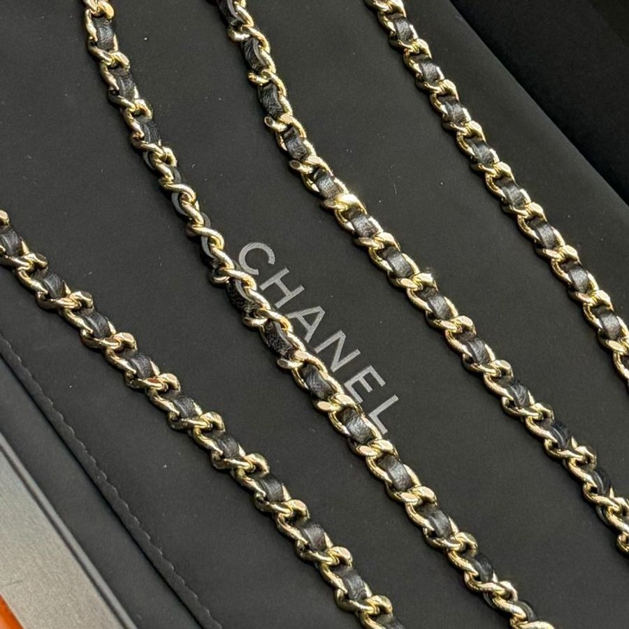 【🇹🇼新光購入 $12萬3900】CHANEL 黑白金球小羊皮Woc肩斜背鍊包 (芯片款)-7