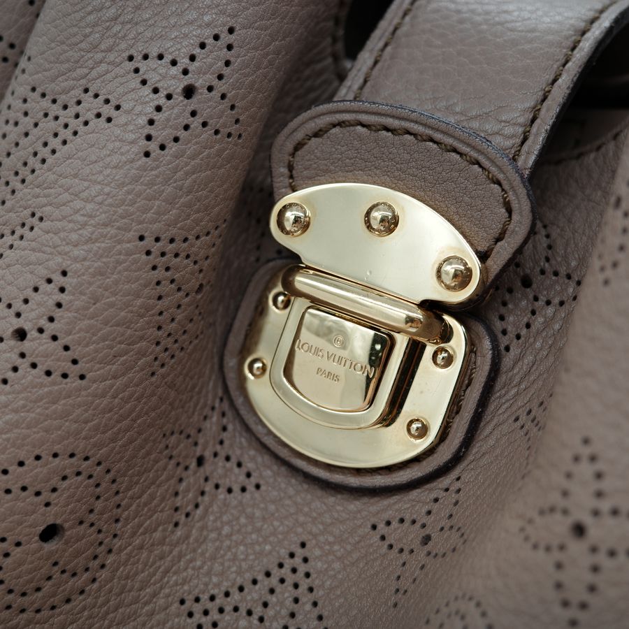 Louis Vuitton 路易威登 Mahina Hobo 鏤空雕花小牛皮 灰褐色 米色 南瓜 肩背包 專櫃 15 萬-3