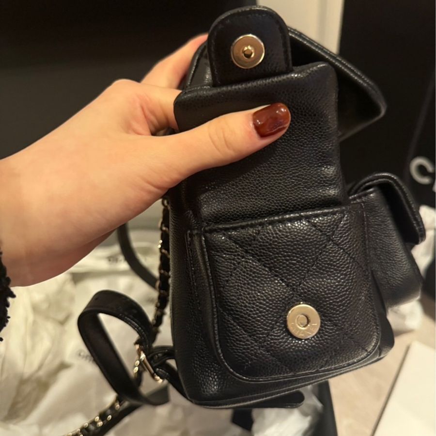 Chanel/香奈兒 25S 黑金荔枝紋 炸藥包 雙肩包-6