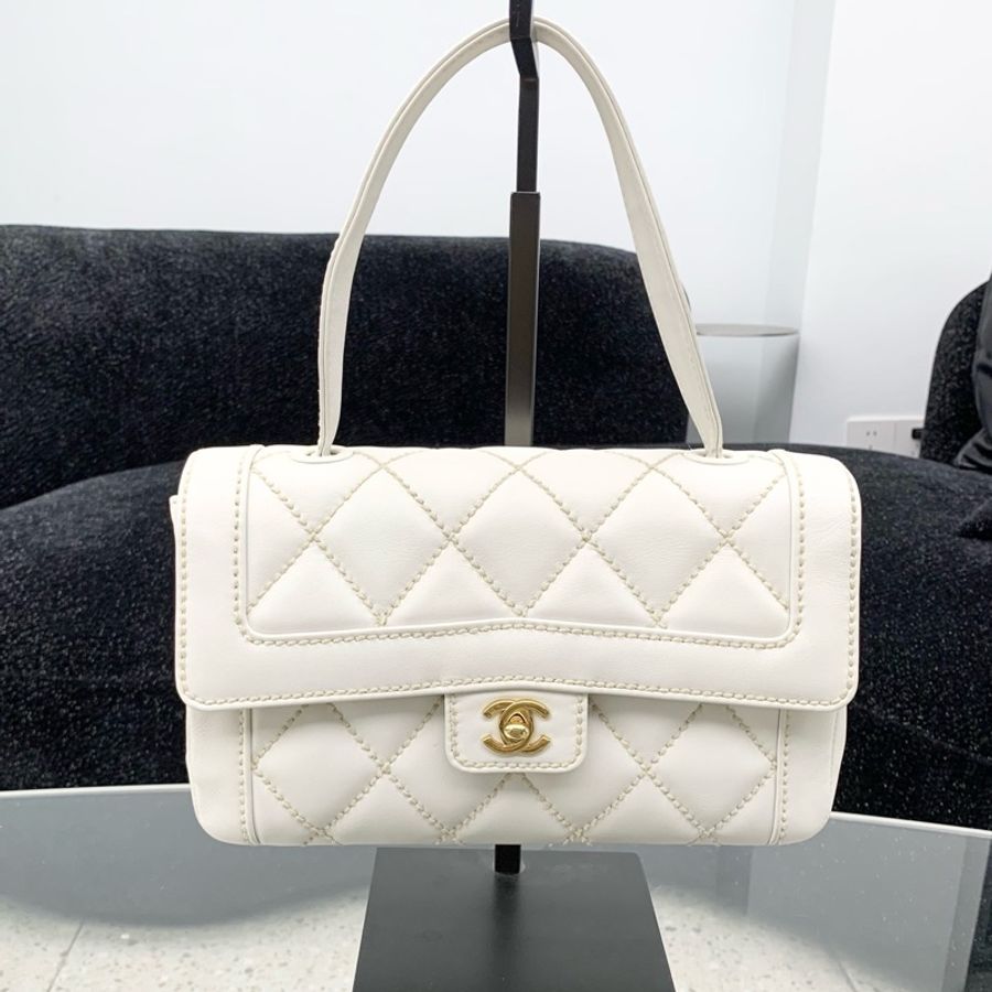 CHANEL/香奈兒 白色牛皮外縫線金扣手提款 CF口蓋包-1