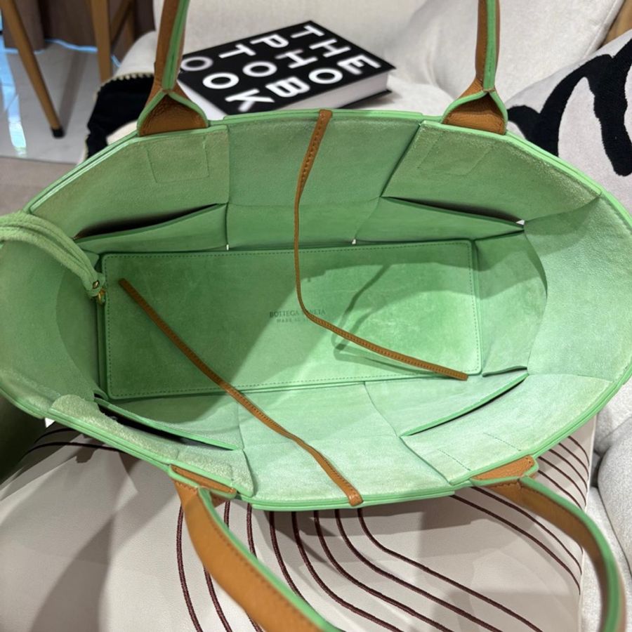 Bottega Veneta BV Small Arco Tote Bag-4