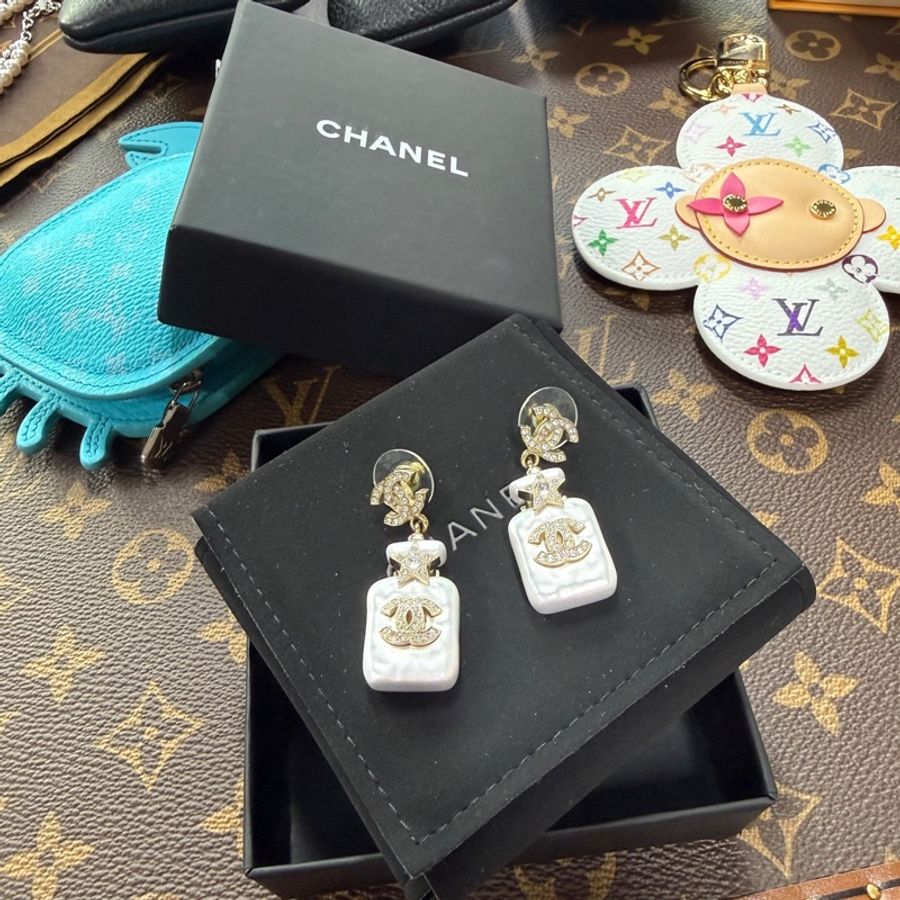 閒置新未使用 香奈兒 CHANEL 香水瓶雙C吊飾耳環珍珠白-1