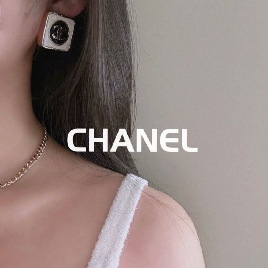 Chanel 23C白色琺瑯方塊耳釘閒置無使用-3